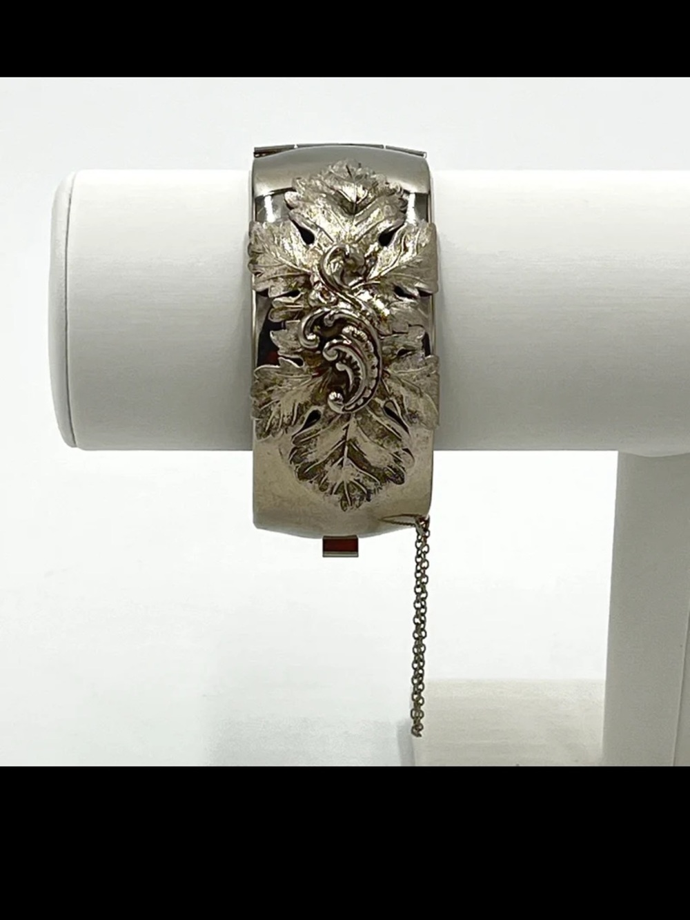 Vintage 1960’s Art Deco Silver Tone Leaf Hinged Bangle Bracelet W/Safety Chain
